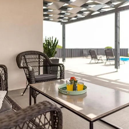 Katarina Zadarvillas Villa Tinj