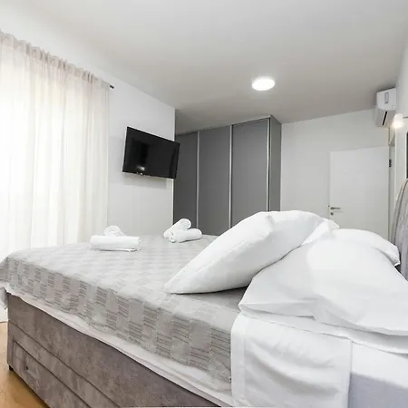 Katarina Zadarvillas Villa Tinj