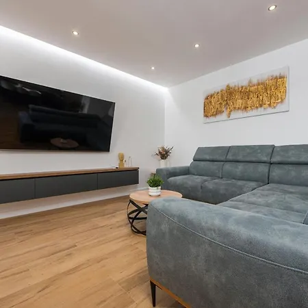 Katarina Zadarvillas