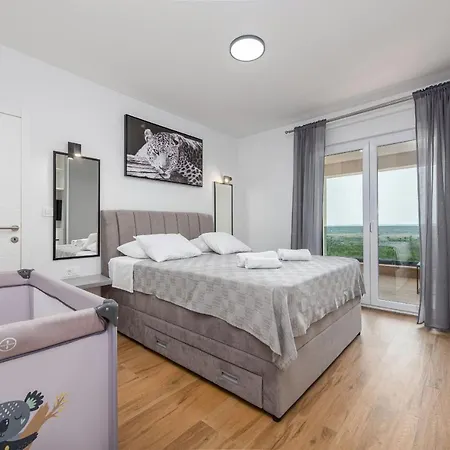 Katarina Zadarvillas