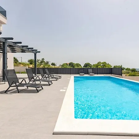 Katarina Zadarvillas