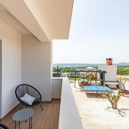 Katarina Zadarvillas Tinj