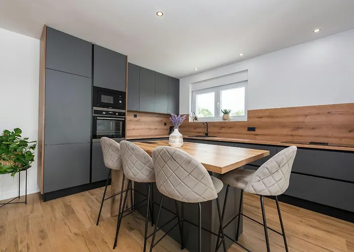 Katarina Zadarvillas